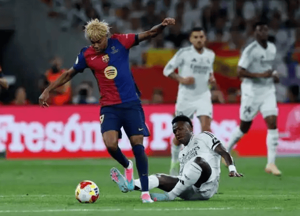 50场未被零封！14战37球 西甲第2巴萨火力全开：11人齐破门